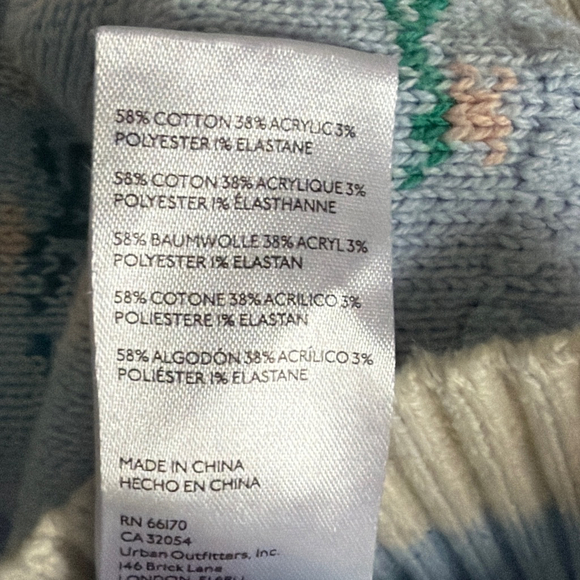 Urban Outfitters Cropped Blue strawberry sweater Vest Size Medium - Picture 6 of 7